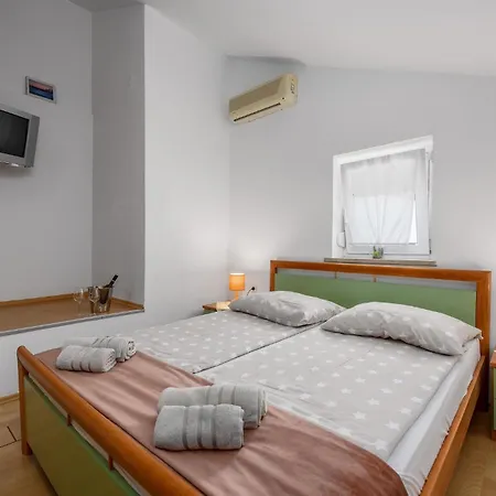 Amazing Apartment In Porec With Wifi Apartman Porec