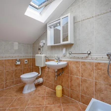 Apartment Cozy In With Wifi Porec