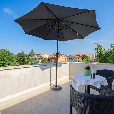 Apartment Cozy In With Wifi Porec