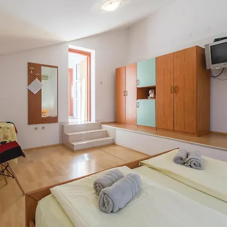 Amazing Apartment In Porec With Wifi Apartman