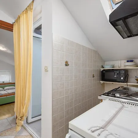 Apartman Amazing Apartment In Porec With Wifi *