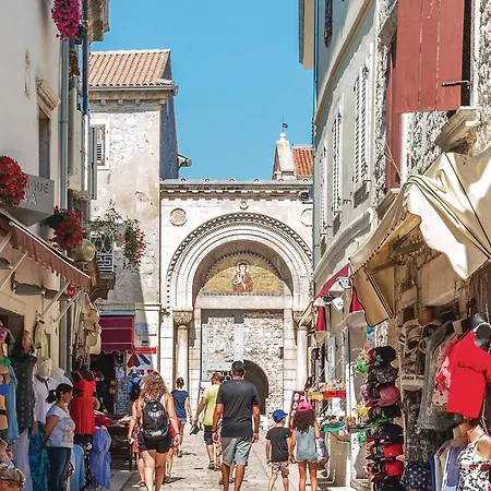 Apartman Amazing Apartment In Porec With Wifi *