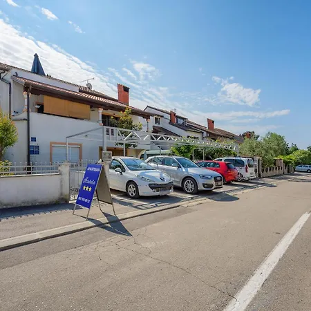 Amazing Apartment In Porec With Wifi *