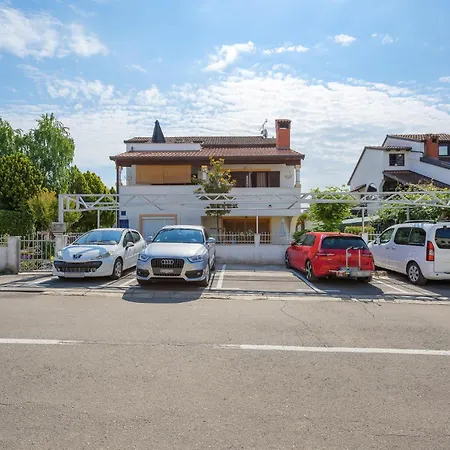 Amazing Apartment In Porec With Wifi *