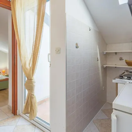 Apartment Cozy In With Wifi Porec